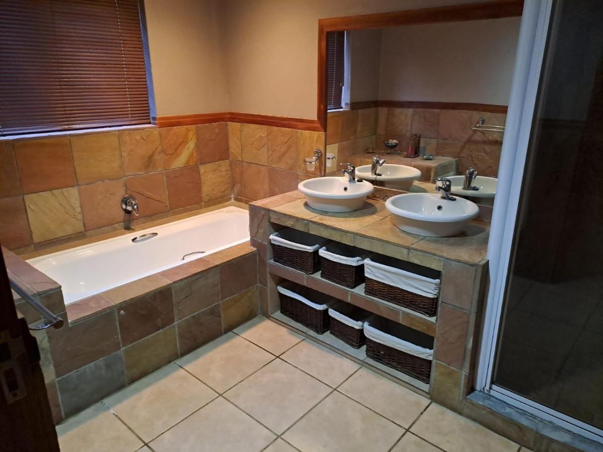 Da Gama Lake Cottages - Coral Tree And Cormorant Cottages White River Exteriör bild